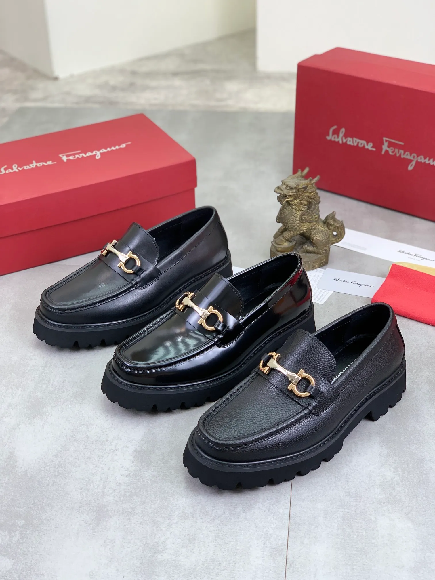 Men's Men's Shoes 💰P460💰[New Style] Water-dyed Niuli 🆘[Salvatore Ferragamo] Ferragamo's latest casual business leather shoes for men! Available at counters simultaneously! The fabric is made of specially imported original calfskin, the lining is made of imported water-dyed cowhide, and the original lightweight foam outsole is absolutely luxurious and leads the fashion trend. Matching code: 38-45; 3️⃣ colors available
